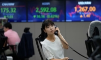 珠宝“直播捡漏”骗局曝光——经济日报：以严监管破解新套路丨头条热评